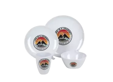 Melamingeschirr „LIFE IS A JOURNEY“ für 4 Personen.