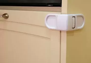 Halteschloss für Schubladen und Möbel in Caravans, Reisemobilen und Campern.
