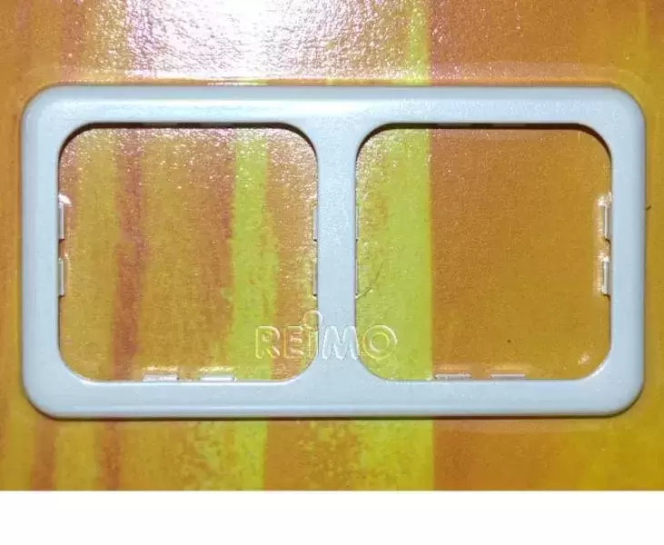 Marco doble, linea CLASICA para interruptores y enchufes color BLANCO para caravanas, autocaravanas y camper.