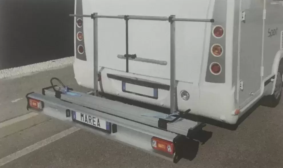 Porta motos GOLDSCHMITT MAREA PLEGABLE CON EXTENSION DE CHASIS FIAT DUCATO X244 DESDE 2002>  para autocaravana.